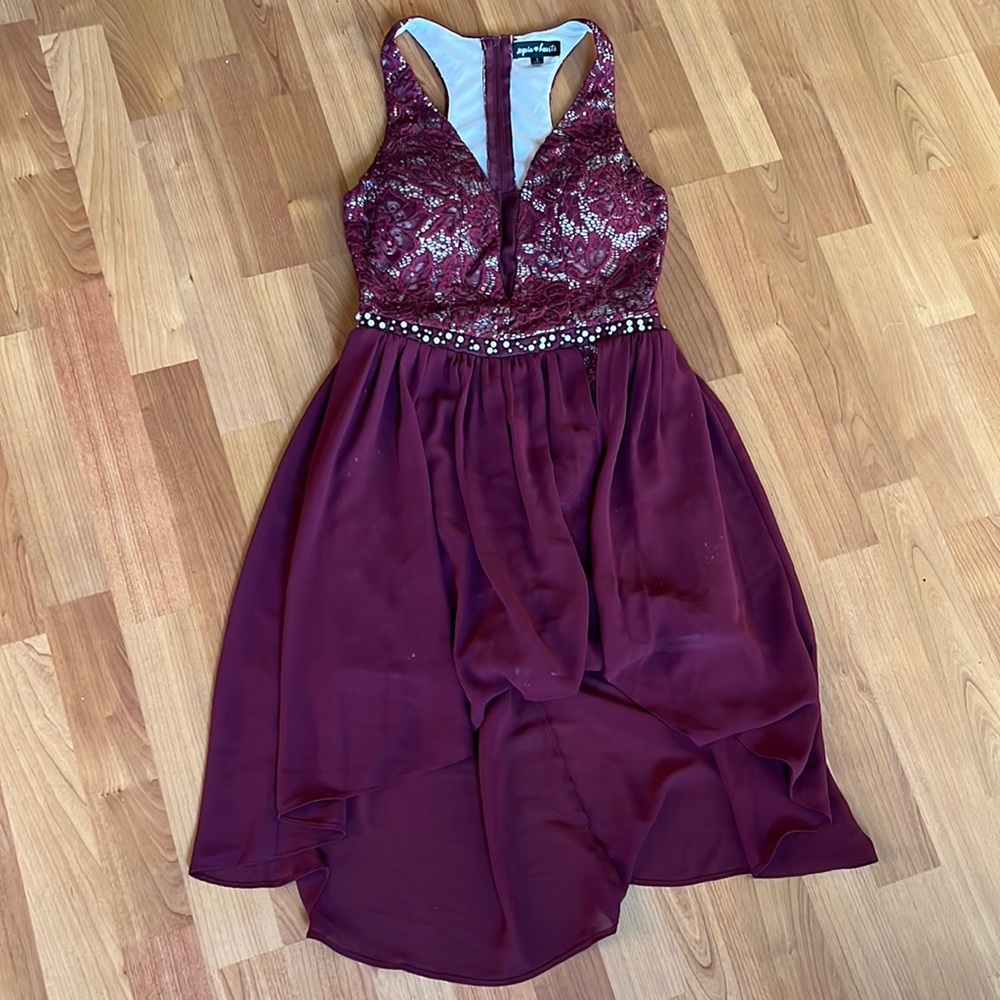 Nice and elegant Wine Red dress short , size 1 juniors